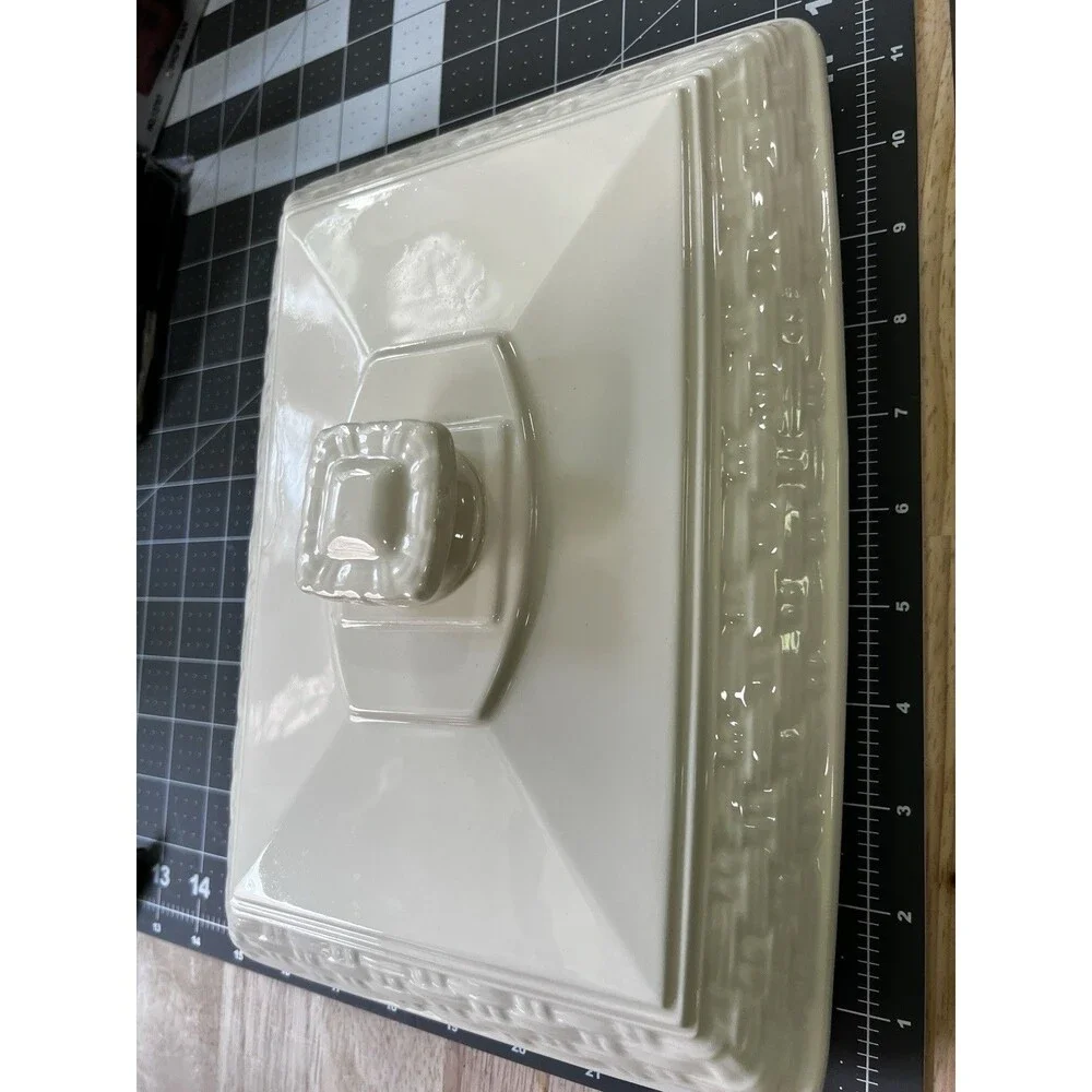 Belleek Everyday Shamrock 2 Qt Covered Casserole Handmade Ireland irish table